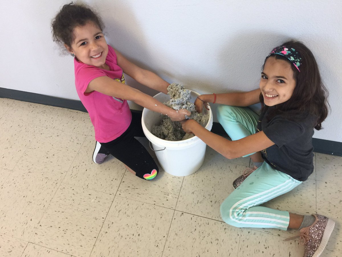 HintontTrista's tweet photo. 5th grade STEM Class’ first attempt (in progress) at putting the paper collected from the recycling program to good use by making our own paper! We had great help from the pre-k class! @hbisd, #SharetheGood, #STEM https://t.co/Cj5hebTGS4