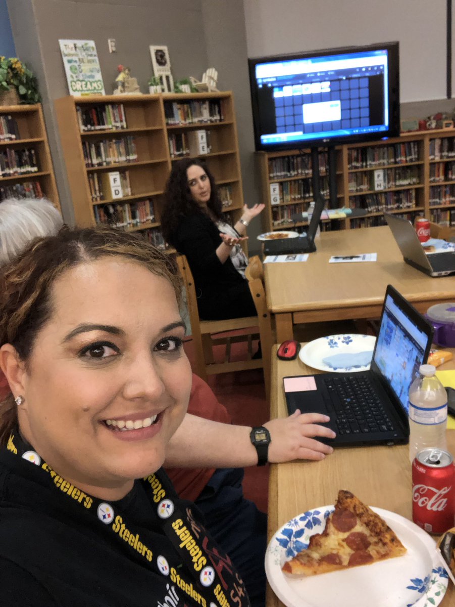Learning all about Symbaloo at MMS! @MelindaLMS <a href="/cristina_intal/">Cristina Intal</a> <a href="/MemorialRaiders/">Memorial_Raiders</a>