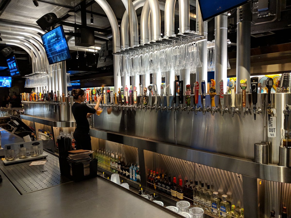 jwholdsworth's tweet photo. Time for a beer after #reInvent with @benbrunto #5daysofbrunton #160draftbeers https://t.co/tdyyY9WbsE