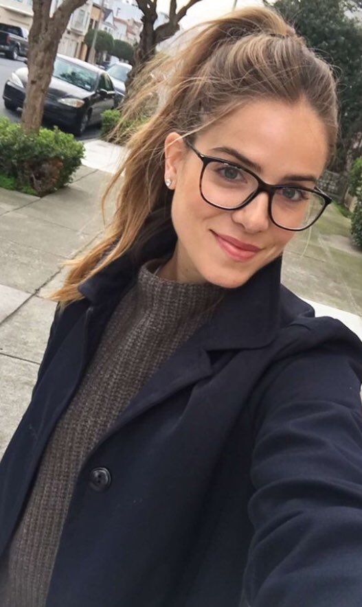 OliviaUgino's tweet photo. What I think I look like wearing a ponytail and glasses vs. what I actually look like. @Jenna_Marbles #cermit https://t.co/2FhXFjuAVK