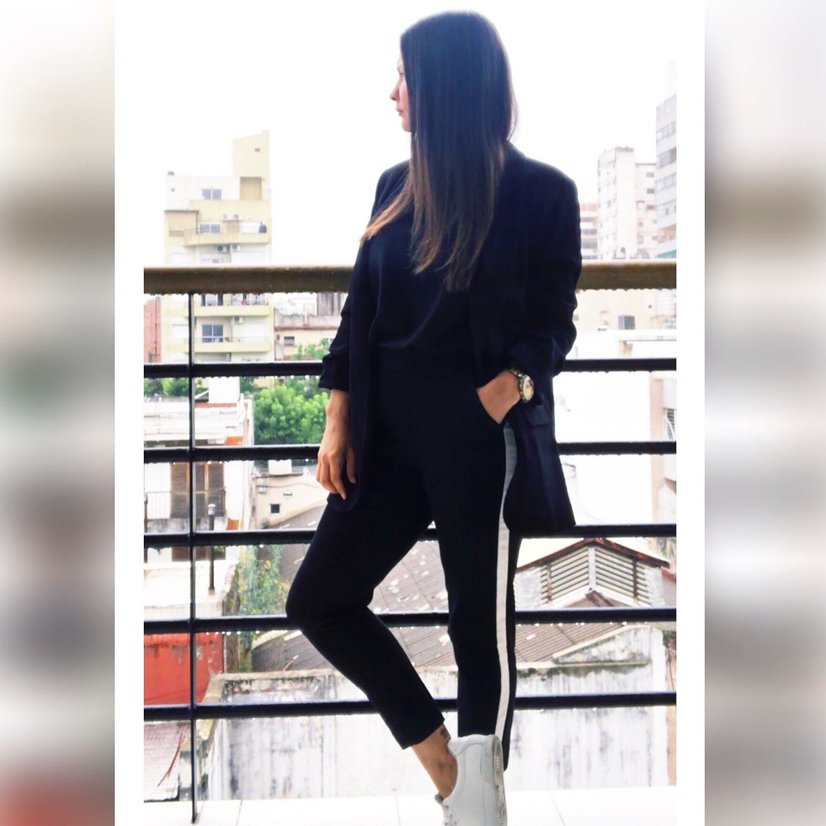 RomiFarana's tweet image. ℐ'ℳ ℬᎯℂᏦ! Amor por este Estilo! 🙌🏼
Se viene el Finde largo y yo arranco el día así! Sin dudas este es uno de mis outfits favoritos! Que les parece? 🖤
#alltheproblems #ootd #fashion #blogger #picoftheday #moda #woman #instafashion #beauty #style #casualstyle #fashionaddict