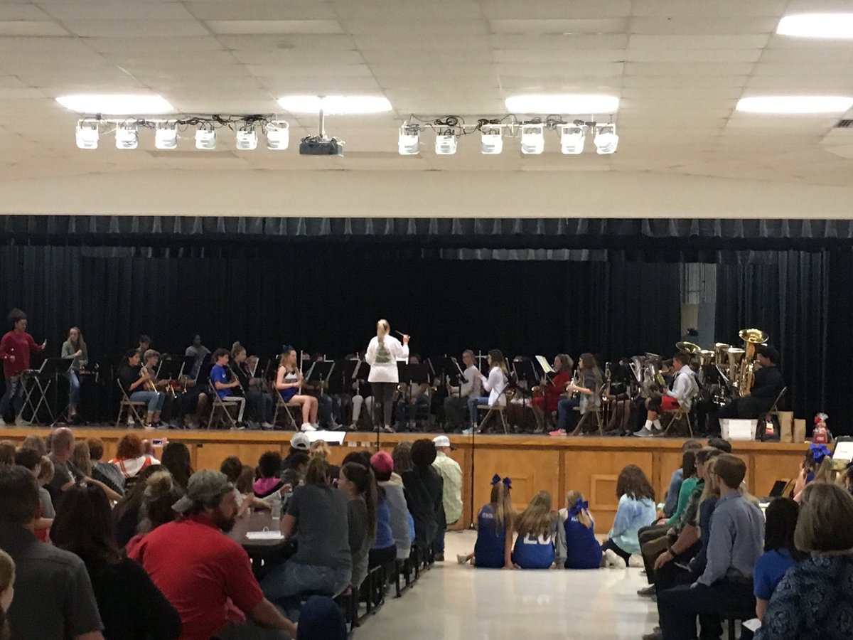 HistoryLessman's tweet image. The wonderful students of RJH showcasing their amazing talents! I love Expo night for this very reason!  @whatsnewatrjh #RobinsonISD #academicexpo