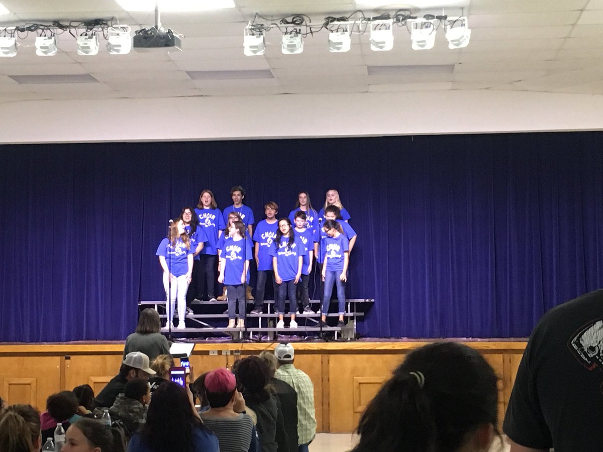 HistoryLessman's tweet image. The wonderful students of RJH showcasing their amazing talents! I love Expo night for this very reason!  @whatsnewatrjh #RobinsonISD #academicexpo