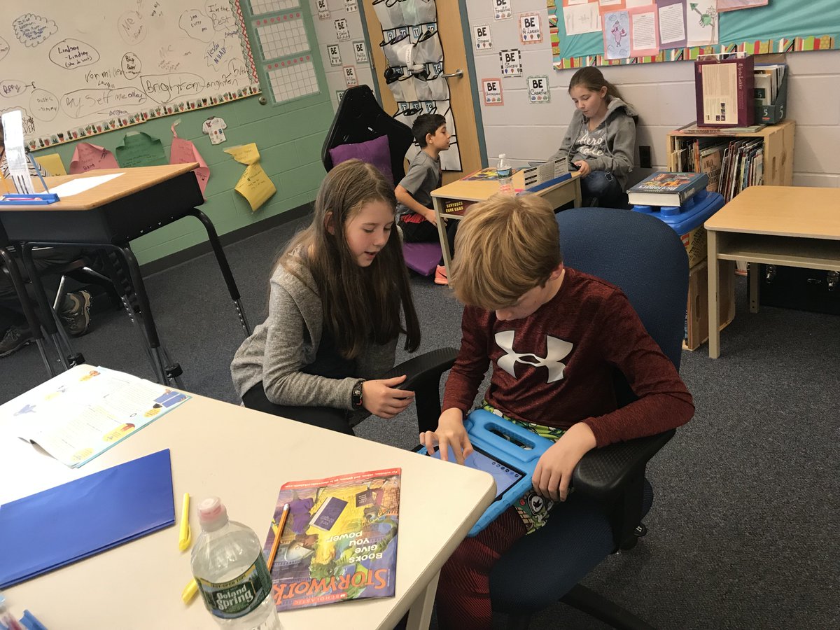 SS_Gr5's tweet photo. 5th graders in Mrs. Desfosses's class used Nearpod to dissect a "Storyworks" article. They used the iPads to answer questions, collaborate, and even draw! https://t.co/qZ9CJVNn9M
