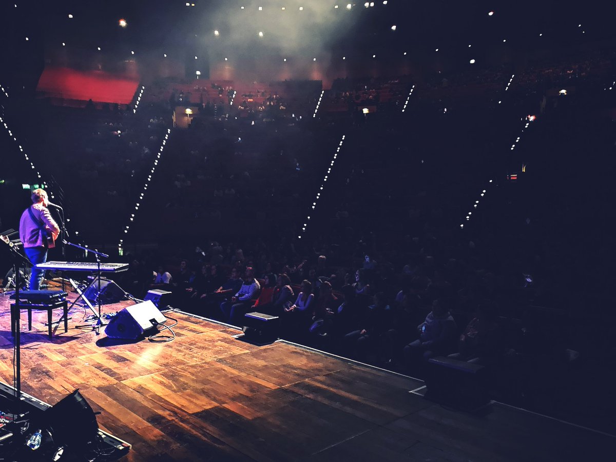 CarlierJeanphi's tweet photo. 2500 #personnes #show @charliemusic30 à #Lyon #amphithéâtre3000 https://t.co/lQzRRc68Cc