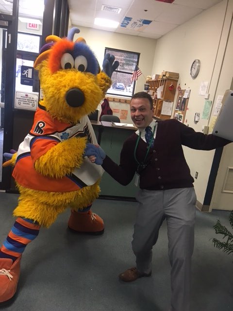 Look who came to visit EAA today! Thank you #meLVin <a href="/LVPhantoms/">Lehigh Valley Phantoms</a>  and @familyconnectpa We appreciate you! <a href="/EastonAreaSD/">Easton Area SD</a> <a href="/easd_boe/">EASD_BOE</a> @EASD_SuperRover @EAAGuidance