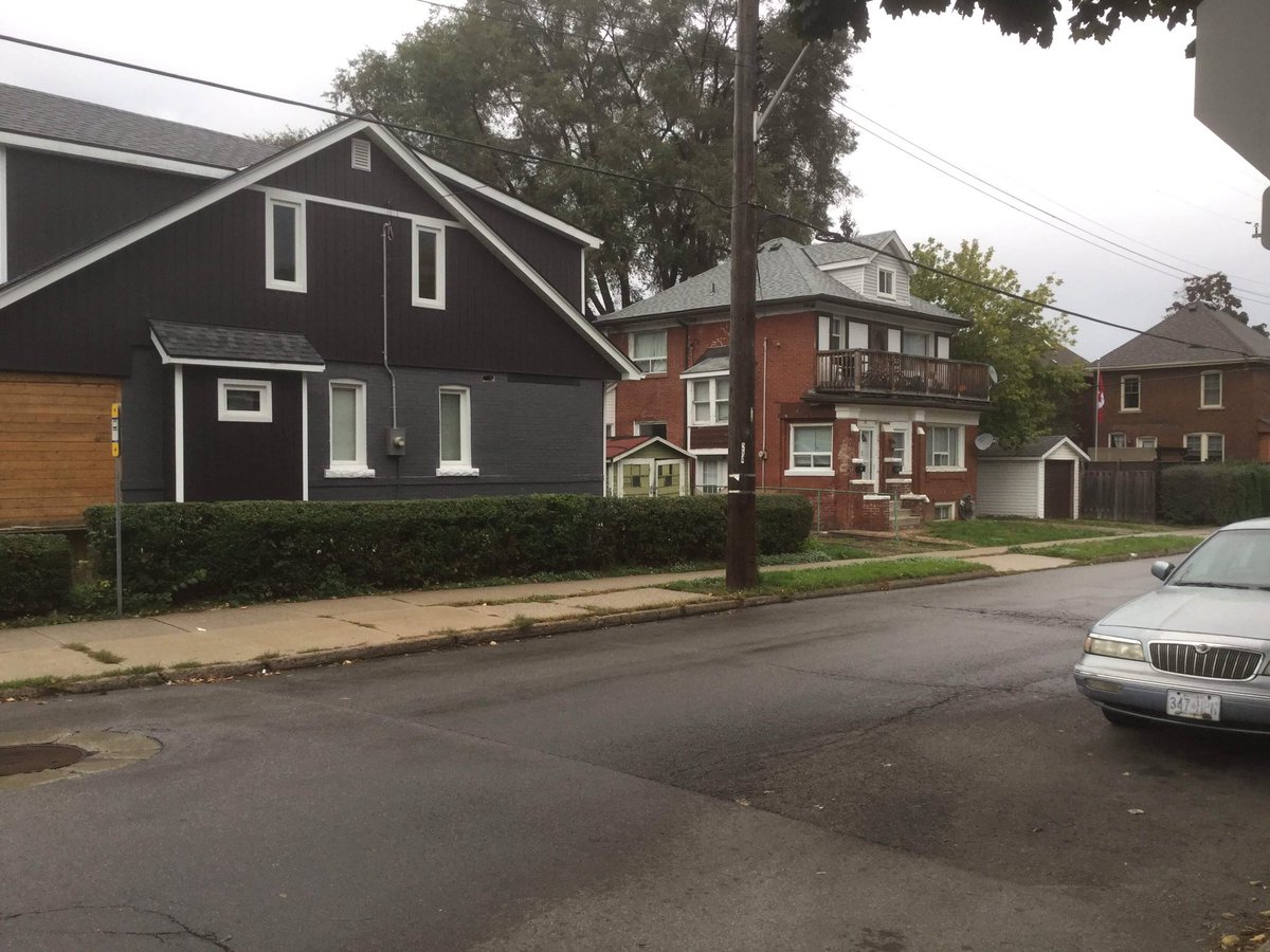 mdrejhon's tweet photo. @ABureauWard3 @hsr @FixTheHSR Yes!  Hamilton bus stops are tiny. They are smaller than road signs. Bad visual accessibility. No route numbers. Bus users feel lower class. 1/3 https://t.co/kx95vzGaJD