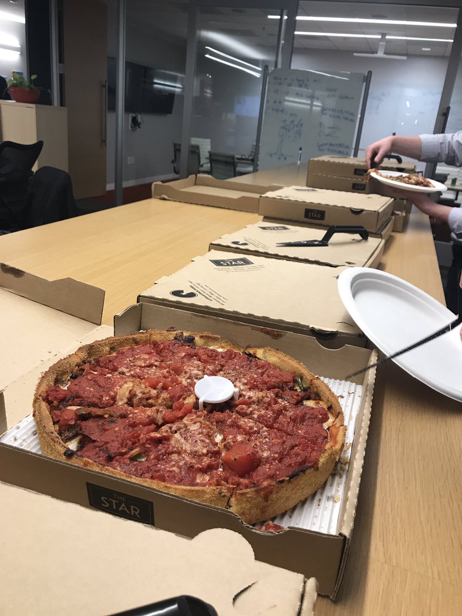 HackandLearn13's tweet image. Dinner has arrived! #HackAndLearnSF5