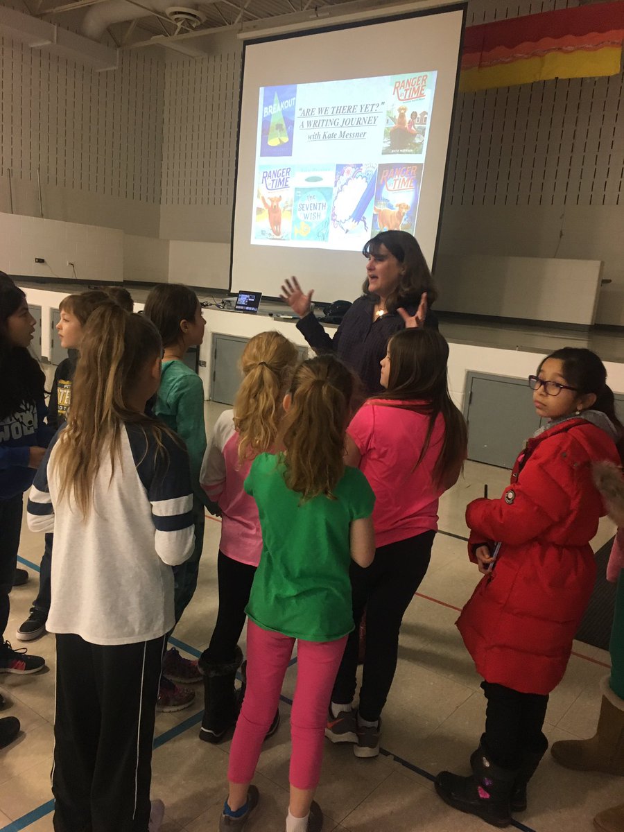 JenVincentTech's tweet image. Our day with @katemessner and #mgwolves was great! I love how the kids oohed and aahed and interacted with Kate.