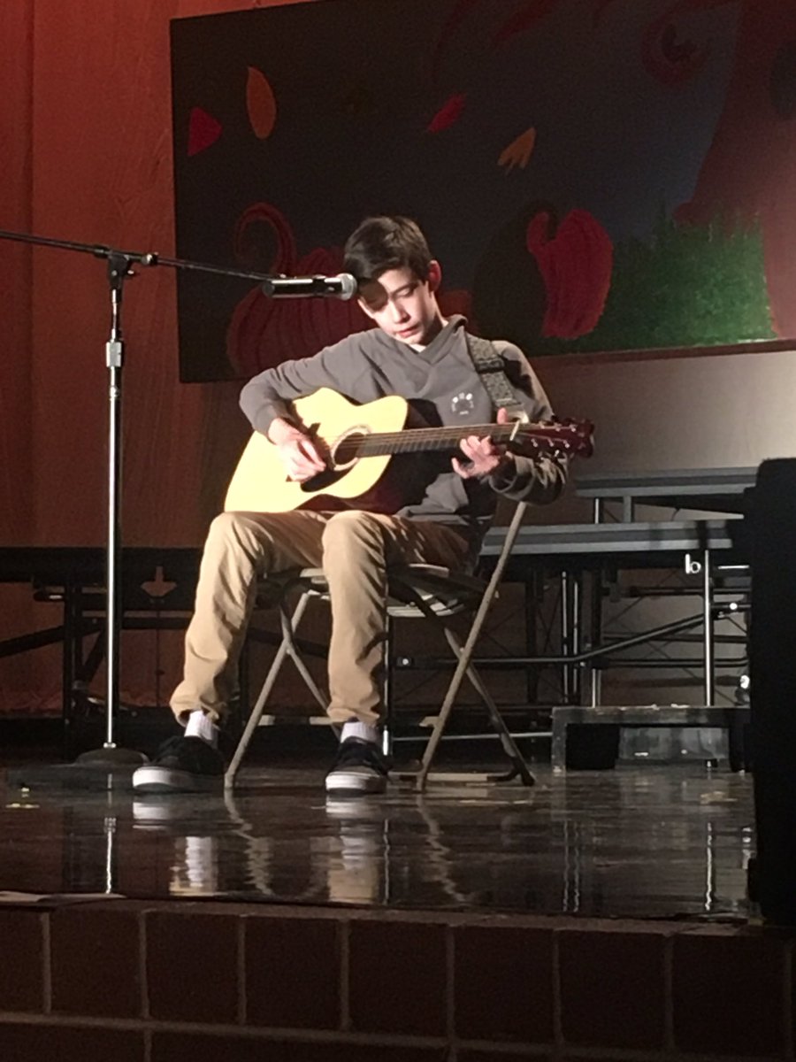 FlyerFollies's tweet photo. Cool acoustic version of “Take on Me”. An oldie but a goodie! #flyerfollies https://t.co/O3kMzoJasL