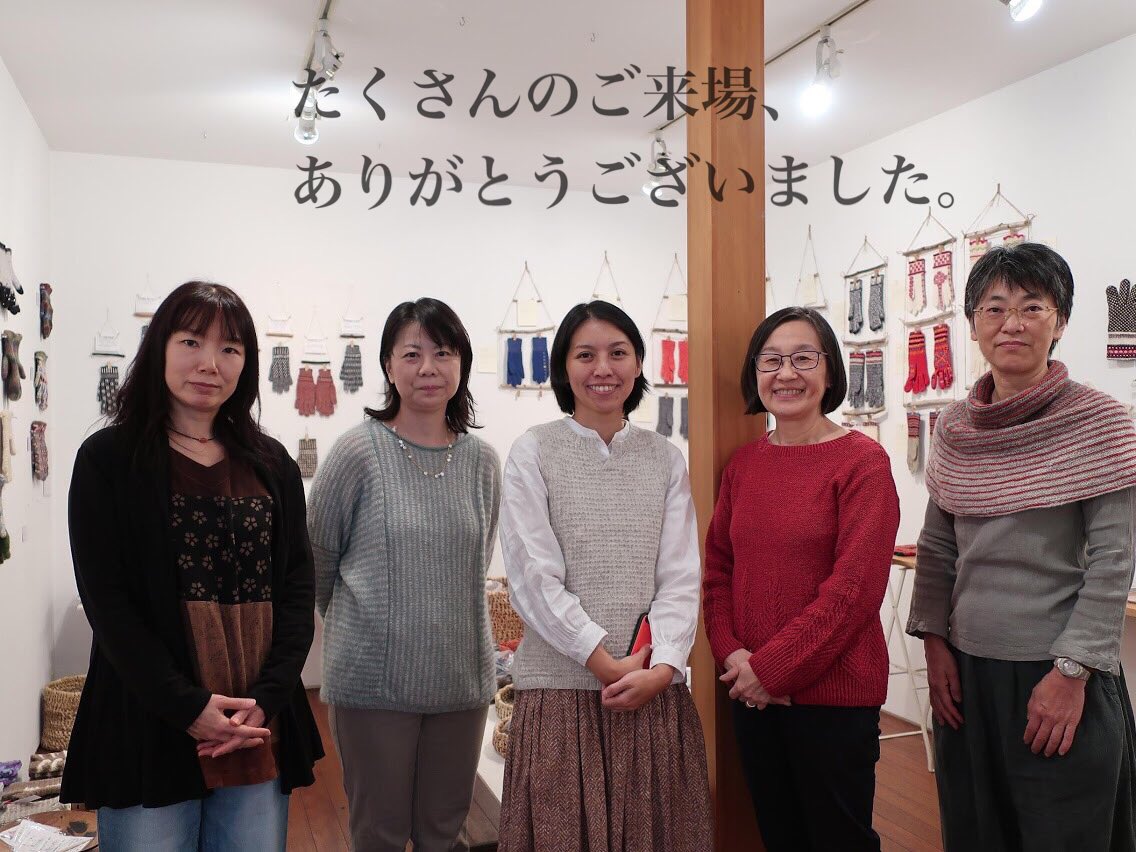 gloves20181101's tweet photo. 【続き】展示会は終了しましたが、ここに集結した5人から、手袋や個々の活動に関する情報を今後も発信してまいります。

今後とも引き続きどうぞよろしくお願いします。

#手袋物語 #agatheringofgloves #knit #植松亜砂子 #おろち #北村系子 #田中文乃 #飛田眞理

https://t.co/nXN47SnhDo https://t.co/2xzizCXNbi