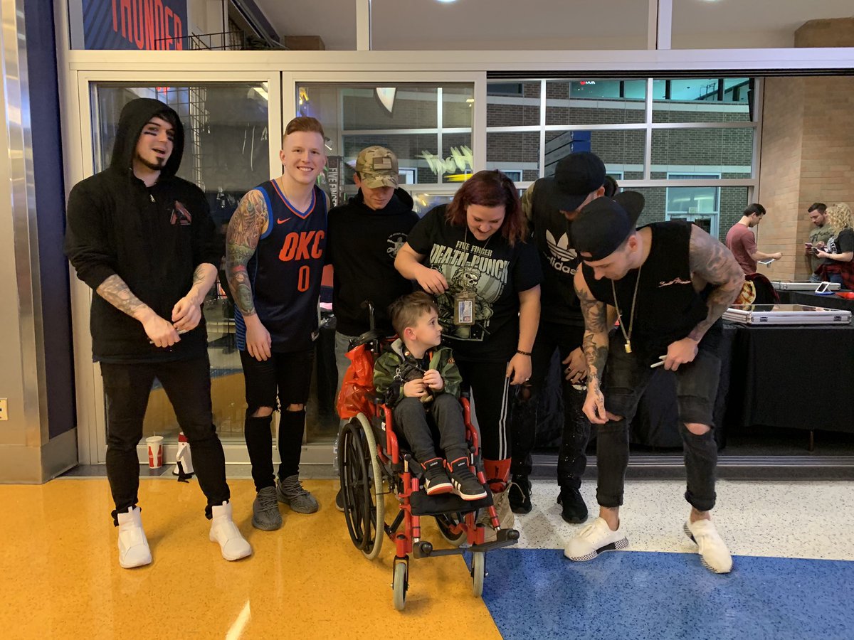 SheSatt's tweet photo. YOU GUYS ARE THE BEST F’REAL!🤘🏻😭🖤🖤🖤

@FromAshestoNew https://t.co/DsyLGuOLGQ