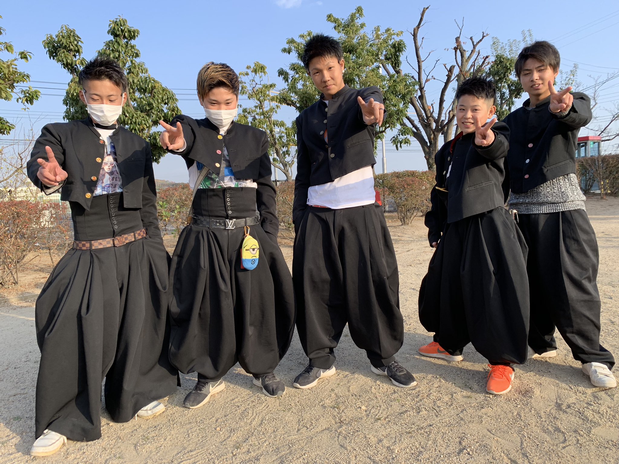 刺しゅう屋 見よ この岡山の悪ガキ14人 石井中学校と岡輝中学校のヤンキー達 刺しゅう屋 見よ この岡山の悪ガキ14人 石井中学校と岡輝中学校のヤンキー達