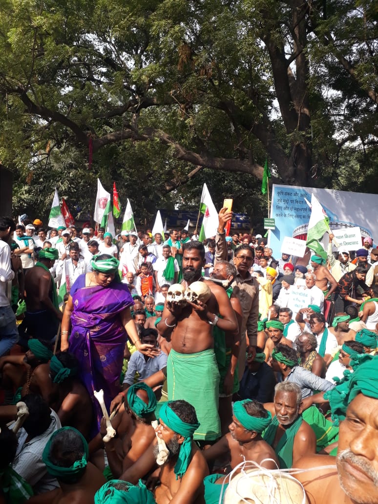 DeccanHerald's tweet photo. #KisanMuktiMarch reaches Parliament street. (#DH_Photo by @shemin_joy) | #DilliChalo 

https://t.co/O6iDmdpIhb https://t.co/LPB1vEq0Xh