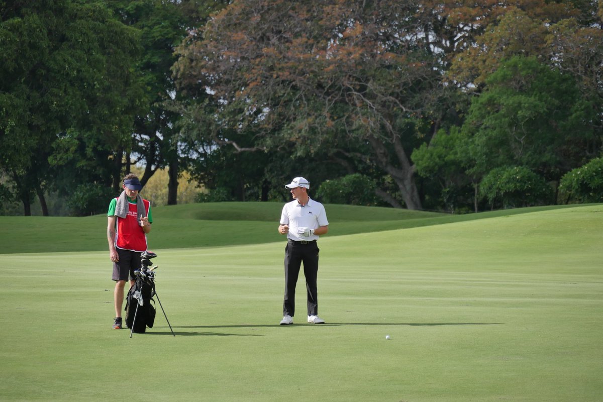 Round 2 of the #afrasiabankmauritiusopen at @AnahitaMRU is underway! #Golf #Mauritius