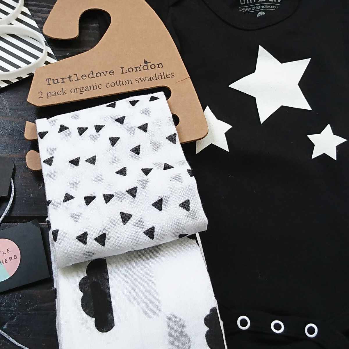 Have you selected your christmas presents yet? Our tree is up and so ready to wrap. Plenty of gift suggestions for #twins on our website with some of our friends seen here such as Turtledove London and this 2-pack of organic muslin cloths for £12. buff.ly/2TZyUKO