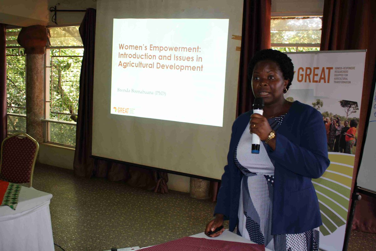 judodele's tweet image. .@BoonabaanaB talks &quot;women empowerment in developing countries&quot;, as day 5 of #GREATTLIIICourse continues.