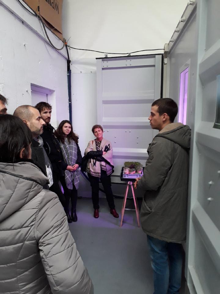 NicoCombettes's tweet photo. Petite infidélité au @CMB_UT_BRUZ  pendant une journée avec le #poleRedon. Comment allier digital et agriculture 🤔 ➡ @Lafarmbox au 🔝 🌱🍀. Merci Fabien 👍👏 . 🏅🏆digital @intia_fr @CMBretagne @WeAreArkea @CMB_DD35 ( 😂 Pierre B . 😇 ) https://t.co/gvjBGPDP6W