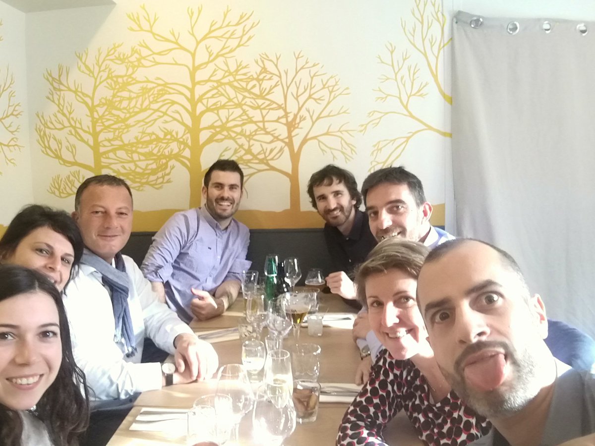 NicoCombettes's tweet photo. Petite infidélité au @CMB_UT_BRUZ  pendant une journée avec le #poleRedon. Comment allier digital et agriculture 🤔 ➡ @Lafarmbox au 🔝 🌱🍀. Merci Fabien 👍👏 . 🏅🏆digital @intia_fr @CMBretagne @WeAreArkea @CMB_DD35 ( 😂 Pierre B . 😇 ) https://t.co/gvjBGPDP6W