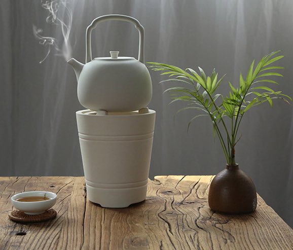 On a crisp winter's day, feel the midday sun as it warms your naked cheek and reminds you of the simple pleasures of life.
.
.
.
#sunshine #teacup #cuppa #cup #kettle #teapot #plant #whitepottery #winter #stove #warm #simple #rougui #tea #zen #chai #tee #thé #чай #tè #morimatea