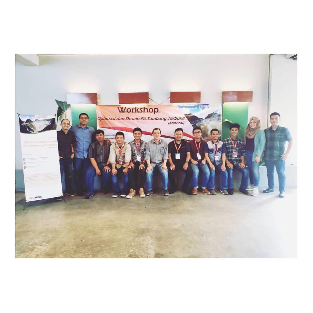 Workshop Optimasi Dan Pit Design Tambang Terbuka 27-28 November 2018 supported by Micromine  @geomineindonesia 
#microminer #micromine #miningtechnology #micromineindonesia #microminestudents