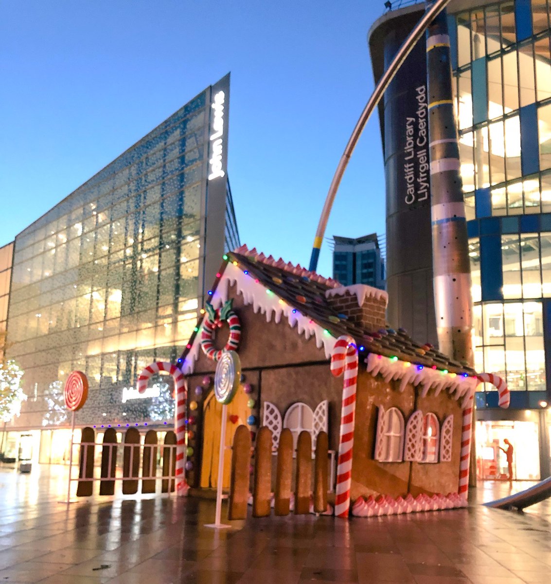 wearecowshed's tweet photo. It’s 12ft tall, it’s made with massive smarties and candy canes (non edible)....it’s the @FOR_Cardiff #GingerbreadMun house 🎄❤️ https://t.co/kvQUpmE0Bm