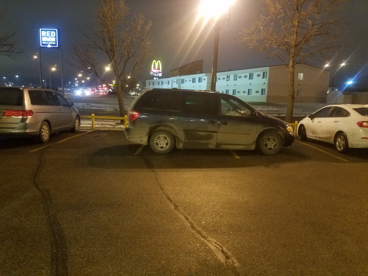 TeriLBrown91's tweet image. Thanks considerate driver for parallel parking your vehicle across 3 spots in a packed parking lot. It's really a shame those two other cars didn't block you in so you couldn't get out. #parking #angrydriver