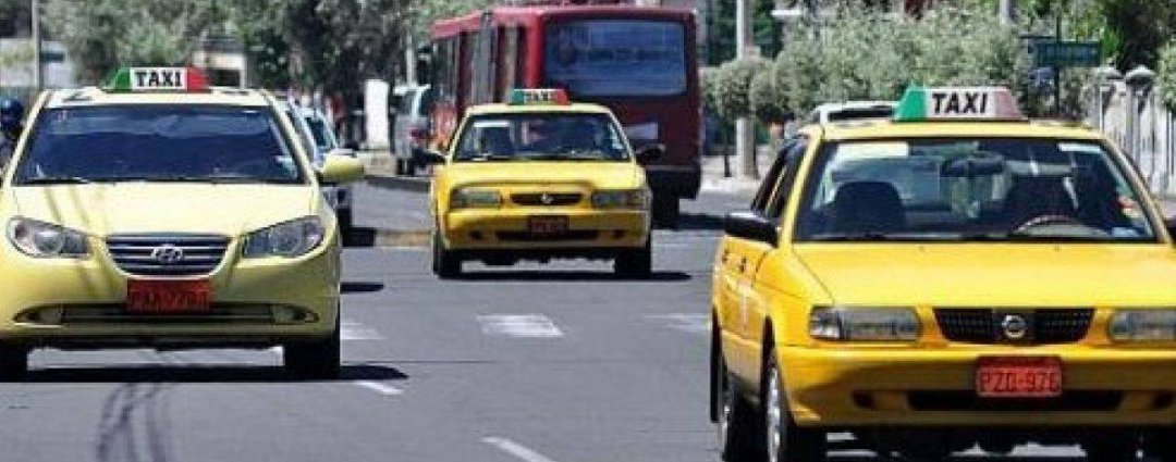 HolguerEC's tweet photo. En un audio enviado por #Taxistas de #Quito, el presidente de UPROTAPI anuncia que ha sido suspendido el #ParoTaxis que estaba previsto para este viernes. Esto luego de un arreglo con la @Presidencia_Ec @MunicipioQuito @fabriciovelav @TMT30_ https://t.co/0FghPYLM7E