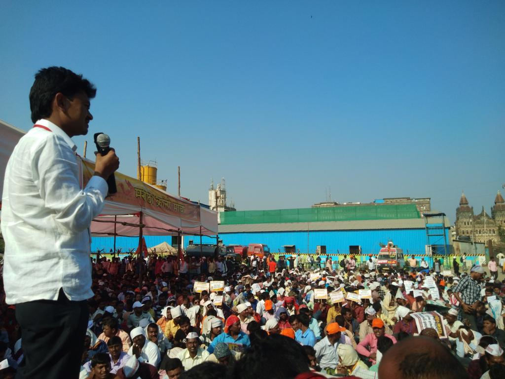 ShivrajWante's tweet photo. नको देवराया! पाहू आमचा अंत 
शासनाला साकड आहे की, आम्ही मागील तीन दिवसापासून मुंबई येथील आझाद मैदानावर लोकशाही मार्गाने आमच्या न्याय आणि हक्कांसाठी आंदोलन करून सुध्दा आजपर्यंत अजून सरकारच आमच्याकडे लक्ष नाही.हेच का आपल सरकार?
@Dev_Fadnavis
@Pankajamunde 
@abpmajhatv
#संगणकपरिचालक https://t.co/lsNnThskuB