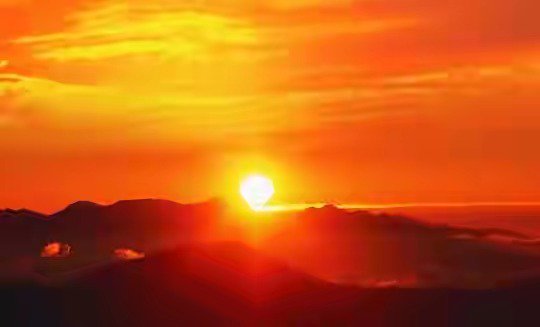 चलूँगा अपने पथ पर हर सफर मेरा होगा । 
रोक ना पायेगा मुझे !ऐ मुश्किल !बदनामी तेरा होगा।
बाधा क्यूँ बन रहा? क्या पता नहीं तुझे ?
मेरी हर सफलता से  एक नया सबेरा होगा.......