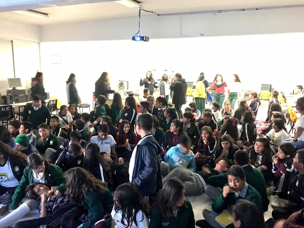 YeseniaMtzPlata's tweet photo. El futuro de un país productor está en el desarrollo de capacidades y aprendizaje invertidos en nuestra juventud
El día de hoy #ECENM #CDMX capacitó con temas hortícolas a jóvenes de la Esc Sec de tiempo completo Plutarco Elías Calles, Deleg. Iztapalapa @BaltazarxTam @SAGARPA_mx https://t.co/4jpI9S2Q57