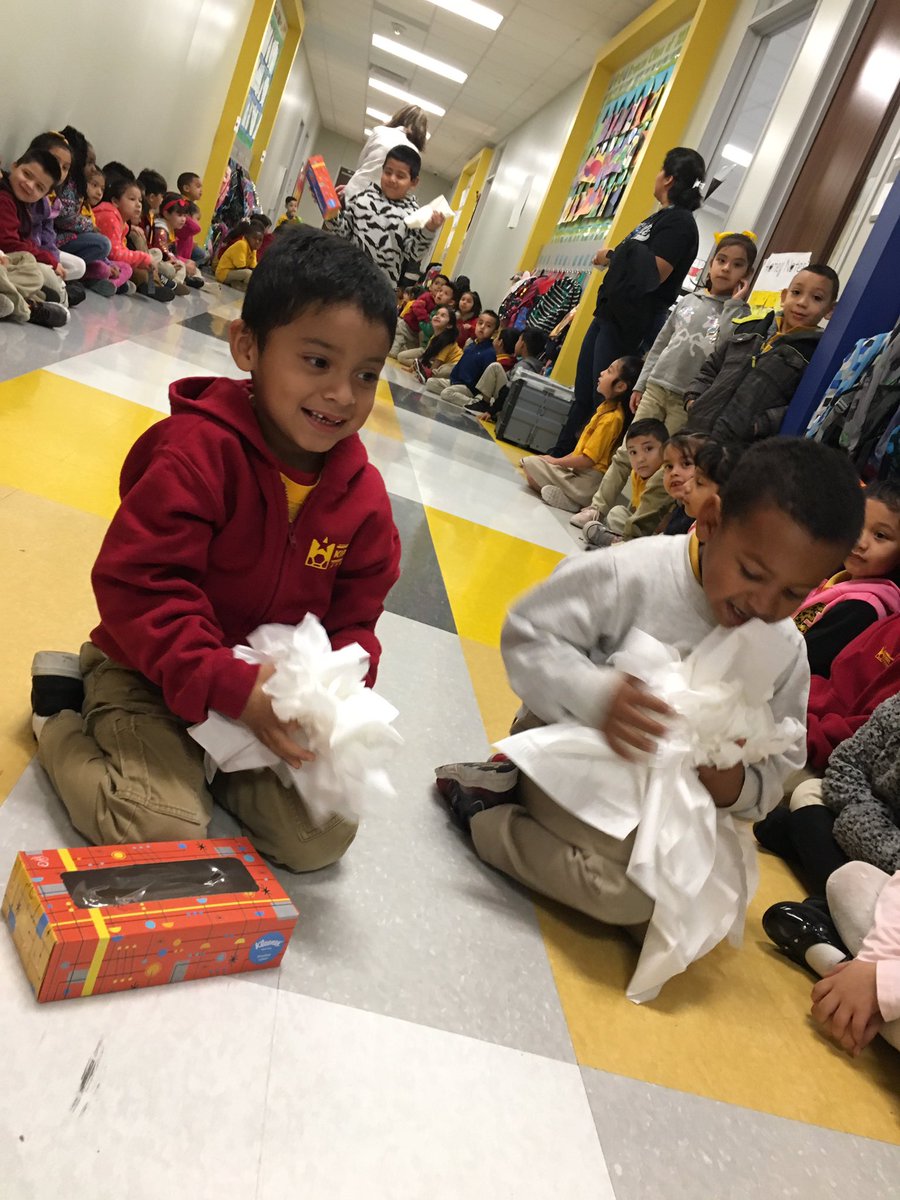 Ms_HodgeKG's tweet photo. Minute to win it kinder hallway rally game!!! So fun to watch. 😃#KinderJoy #KACDJoy #BroncosWon ✨ https://t.co/19NBFL06hd