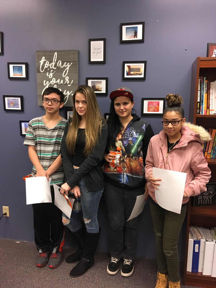 DarioBVazquez's tweet photo. Best part of my day - recognizing 9th grade students for being valuable members of the BHS community! #positivemoments #recognizethegood #BPatriotProud #BHSfaculty @Kevin_Richman @EudesClarke @MiriamSPurdy @dawnecadams https://t.co/GmBTMCWhy6