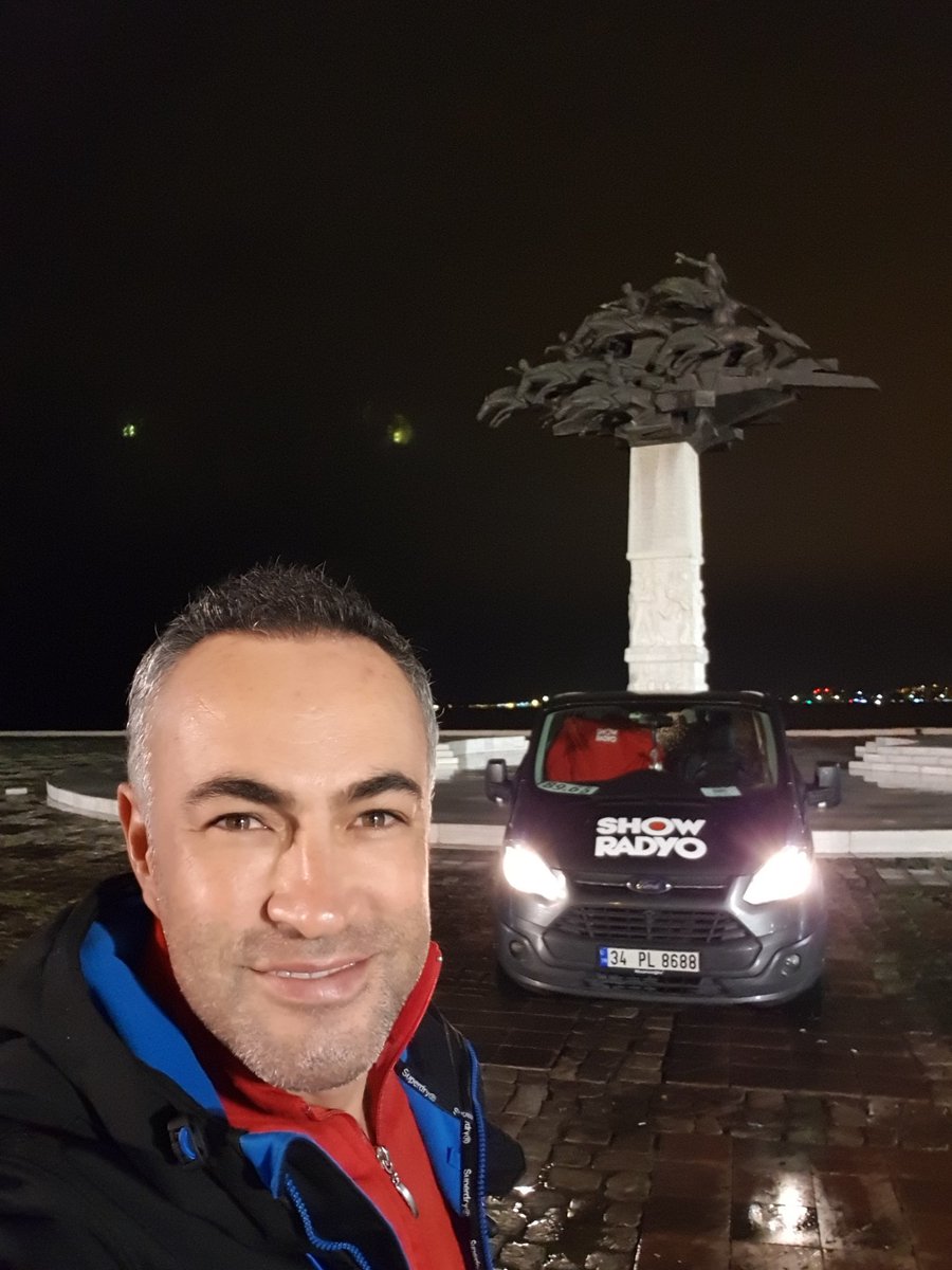 Bu sabah Güzel İzmirimiz'in Gündoğdu Meydanı'ndan günü selamlıyoruz. 🇹🇷🇹🇷🇹🇷
Evinin Oğlu' nu dinle, Uyan Türkiye! #evinizinoglumuratguloglu #turkiyeninshowradyosu <a href="/ShowRadyoOtobus/">Show Radyo Otobüsü ® 🇹🇷</a> <a href="/ShowRadyo/">Show Radyo</a>