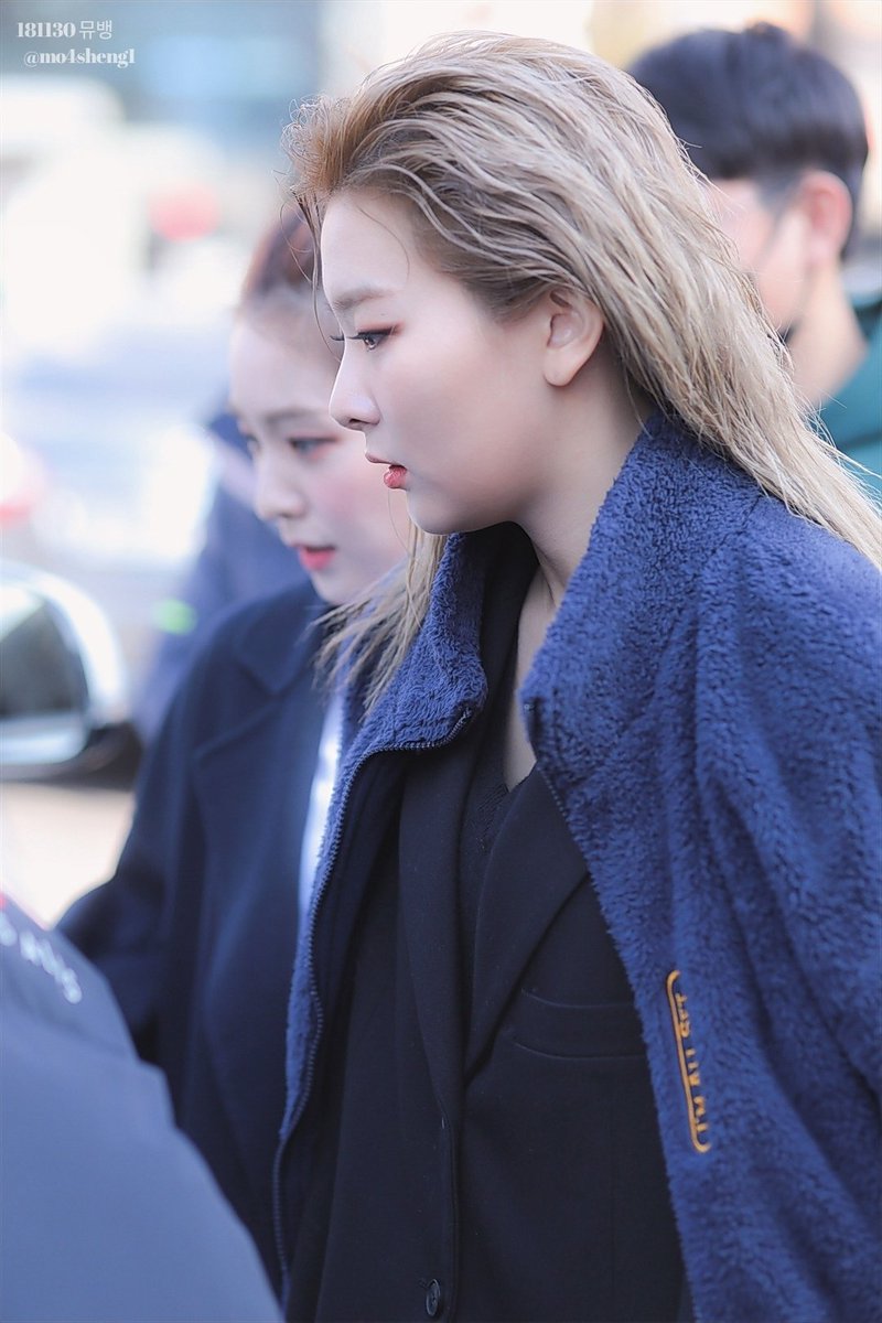 mo4sheng1's tweet photo. 181130 뮤뱅
#레드벨벳 #レッドベルベット #RedVelvet #슬기 #Seulgi https://t.co/w82hteSuGU