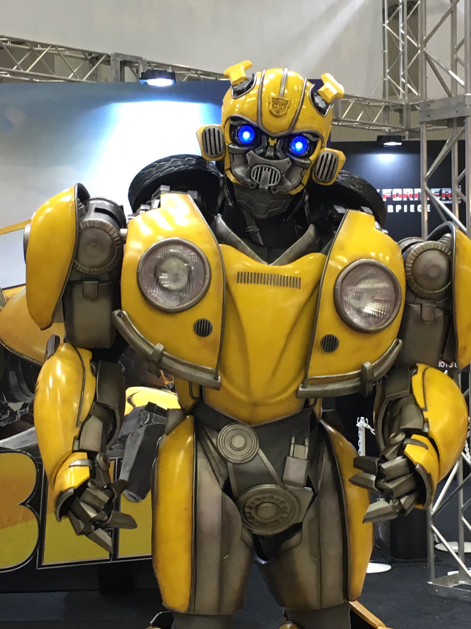 バンブルビー 東京コミコン18で人気者に Twitter