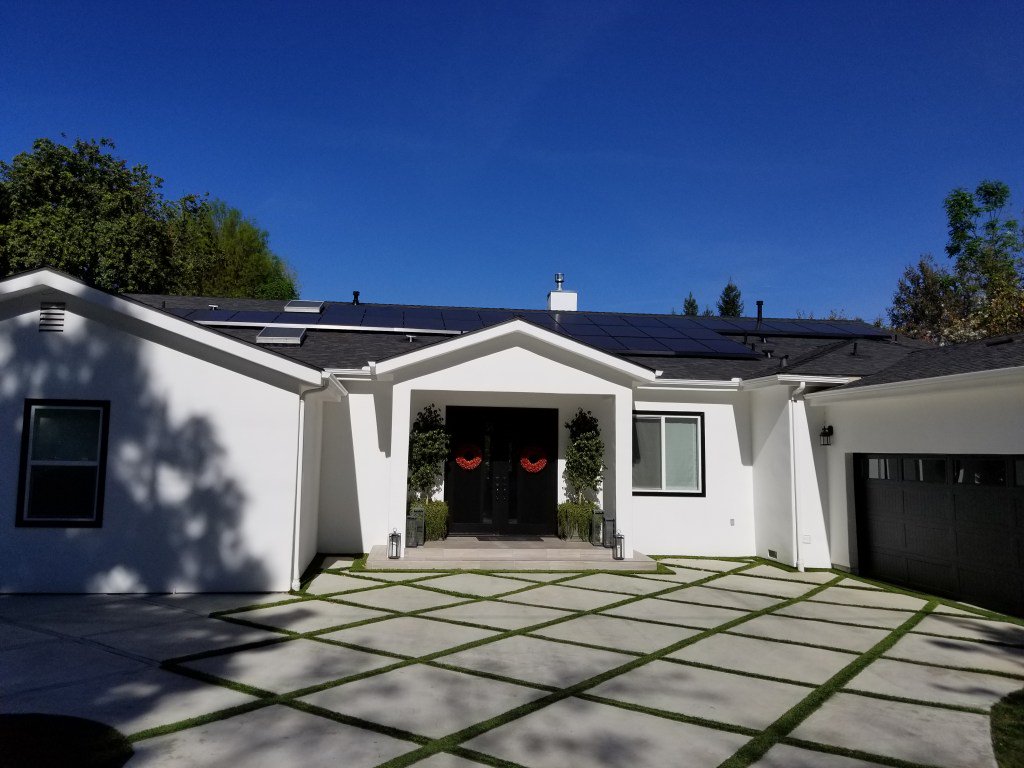 Data shows solar homes sell faster and for more than non-solar homes greenrevenergy.com/2018/11/29/dat…