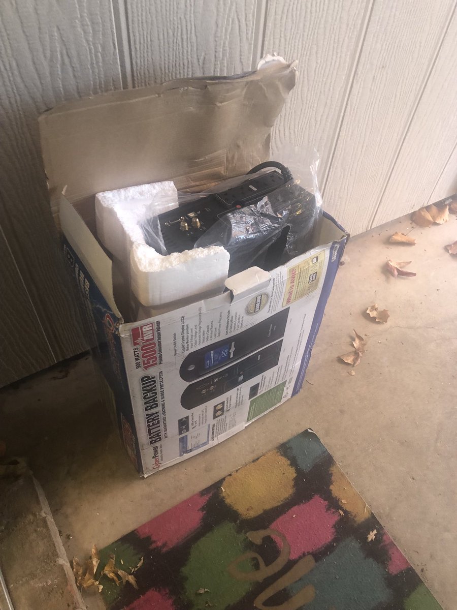 MrTimMiller's tweet photo. Hey @Newegg I guess no one really felt like packing this let alone tape it whatsoever. The FedEx label was connected right to the product’s box. https://t.co/ROjNMcATj1