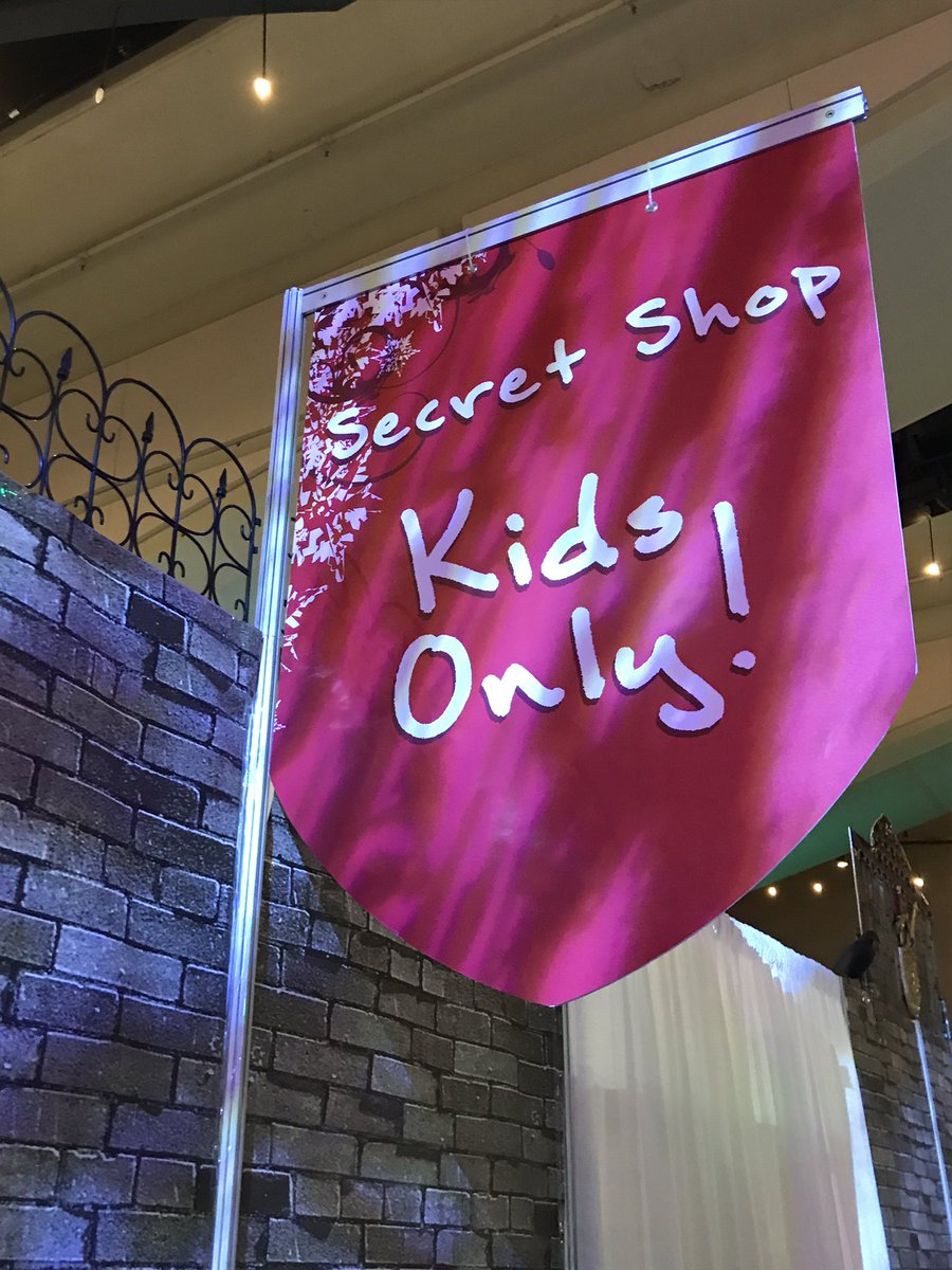 joslynhild's tweet photo. @YEGFOT has a special section for those elf-sized youngsters to do some SECRET holiday shopping for their loved ones! This kids-only space features gifts available for under $5 so you’ll be surprised on Christmas morning. #santaslittlehelpers https://t.co/wqfax9ivTM
