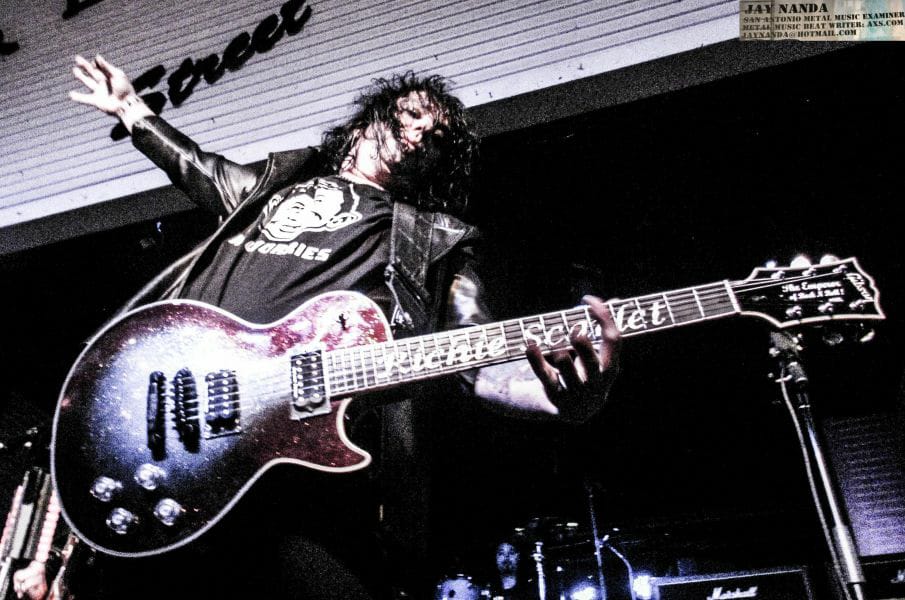 scarlet_richie's tweet image. Video message from #TheEmperorOfRock: Bring #toys for @ToysForTots_USA to the SAT DEC 1 #ChristmasBash #ShowOfShows at #MurphysPub in #Newtown, #CT &amp;amp; get 1/2-PRICE admission! @MarkMur21083442 WATCH HERE: facebook.com/louie.spagnola…