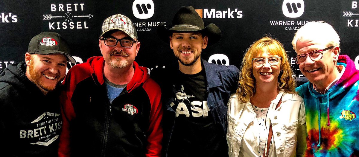 It’s a great night , thanks to <a href="/WarnerCanada/">Warner Music Canada</a> for an awesome night and <a href="/BrettKissel/">BRETT KISSEL</a> great catching up and Congrats on the Family Front