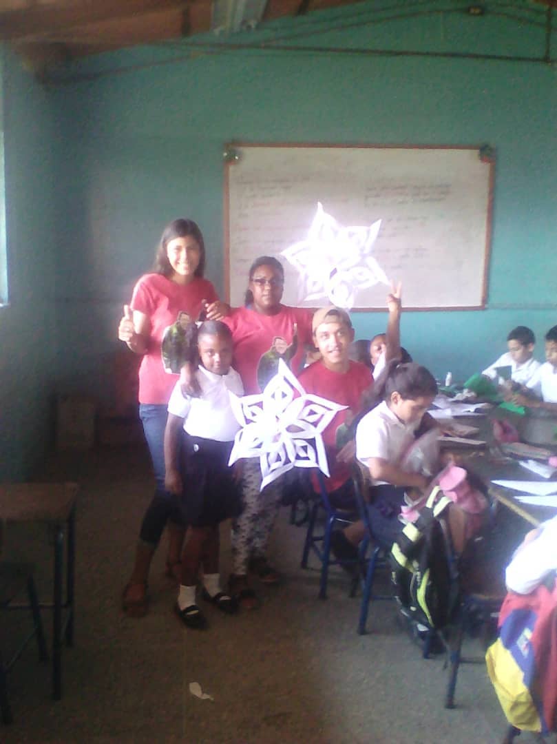 ffmcarabobo's tweet photo. NBC Francisco espejo en escuela haciendo manualidades navideñas. Eje 4 de Miguel Peña del Municipio Valencia. https://t.co/8BDXNsX3dX