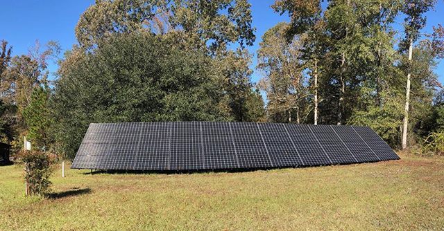 Raywellsolar's tweet photo. Ground Mounted Solar Arrays are Always an Option. Even if your house is Shaded, YOU have Options. Tag a friend that wants solar❤️♻️☀️
———————————
.
.
.
.
.
.
.
.
.
#raywellsolar #solarpanels #charlestonsc #michigan #southcarolina #newjersey #texas #northcarolina #georgia #so… https://t.co/T8q6vxOQPd