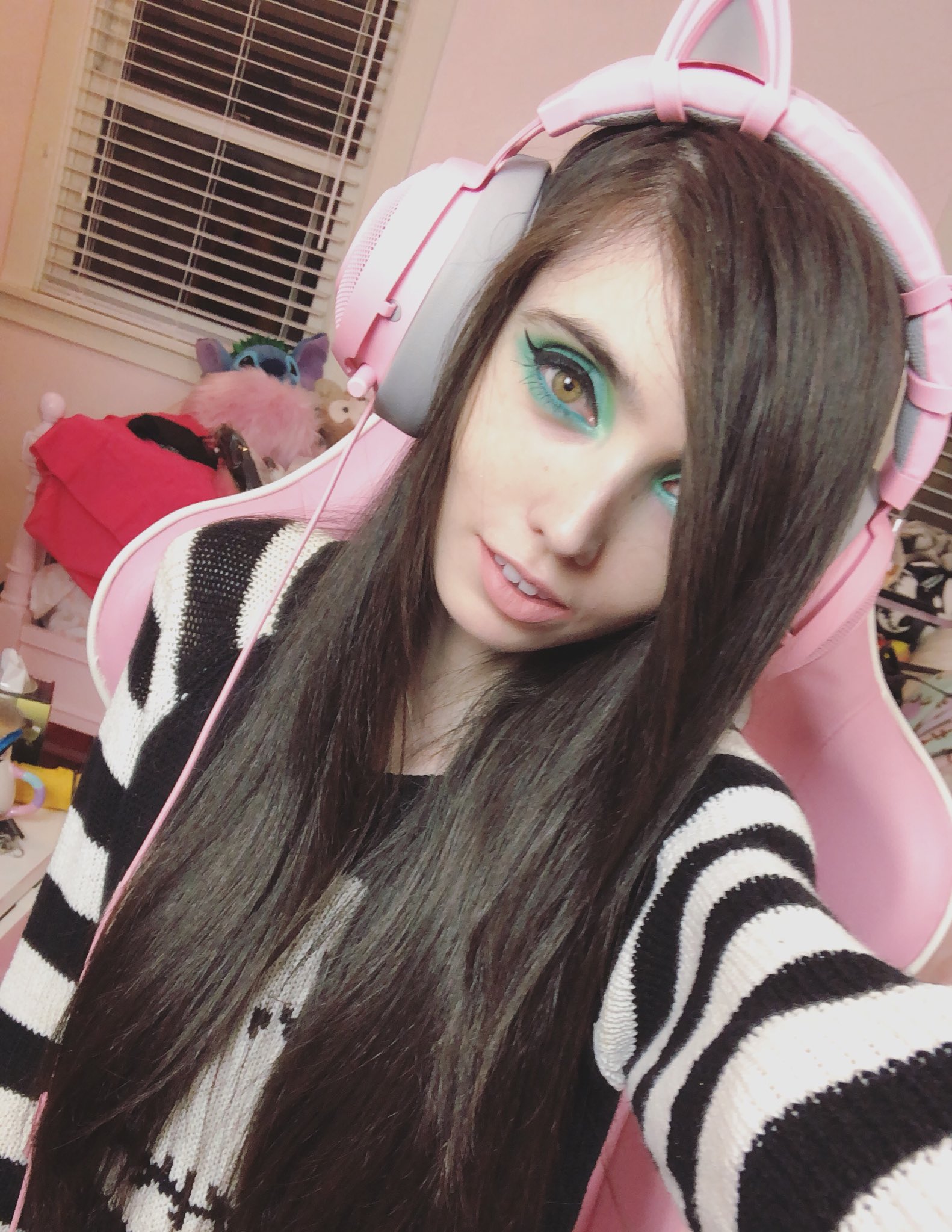 Eugenia Cooney в Twitter: „Hiii I'm live!! ^-^ 💕 https://t.co/rtIfE0gyOr  https://t.co/8dDJWoncBC“ / Twitter