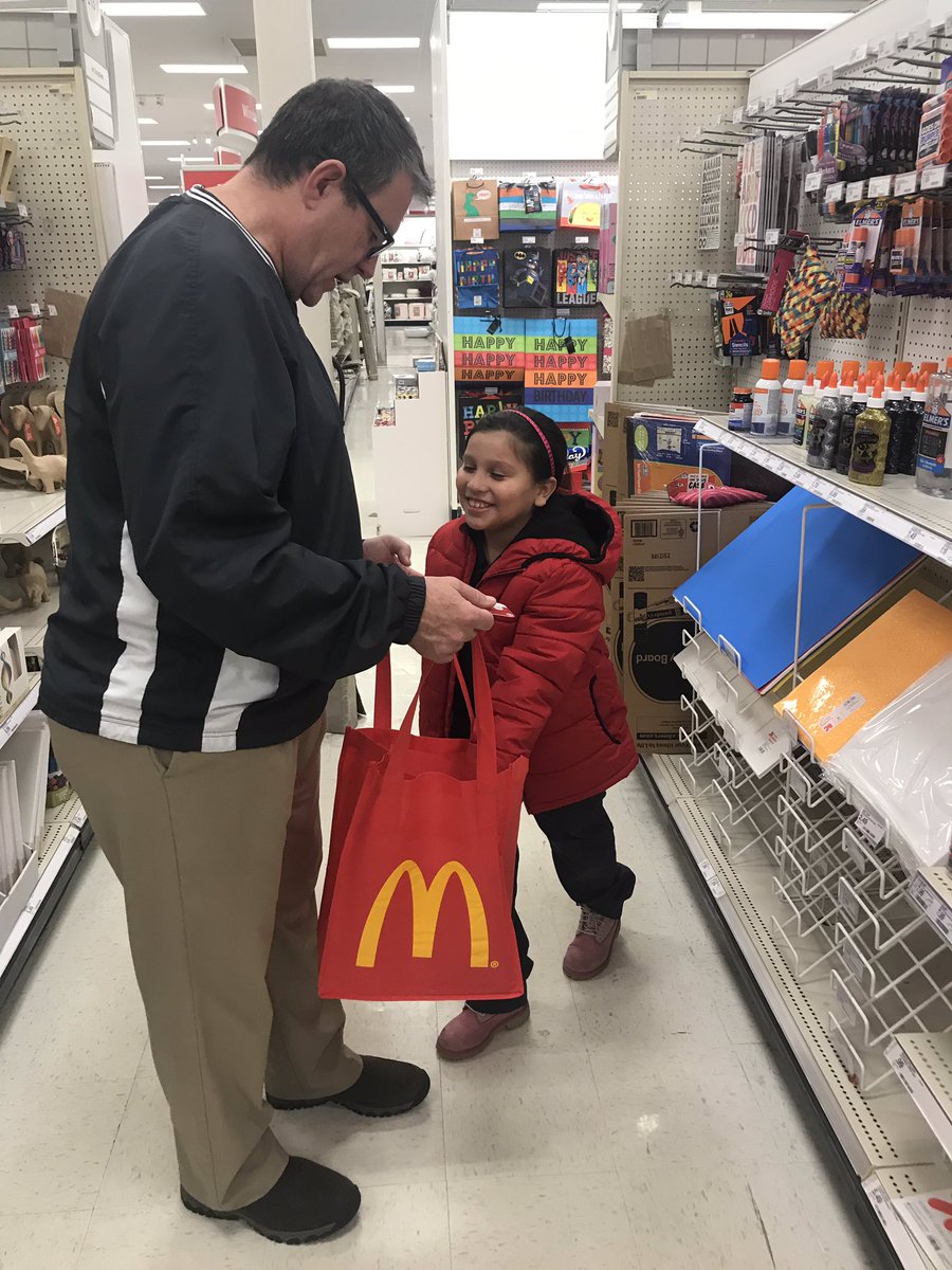kcfop's tweet photo. #copsandkids2018 @kcfop @kckfop @KCMcDonalds @Target https://t.co/FRSAkWfPe9