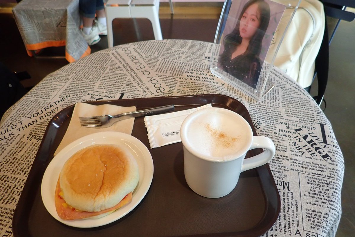 kyo1LOVELINUS's tweet photo. みょんうんの席が空いてなかった😭ので
#Lovelyz #러블리즈 #Sanctuary
#nitcoffee https://t.co/DPQhZs5yZs