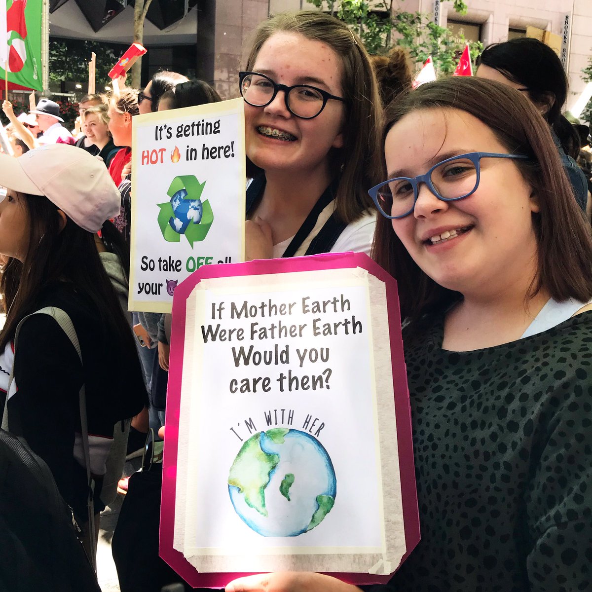 queenhilby's tweet photo. Feeling very optimistic after seeing the passion of these kids! #climatestrike #ClimateChangeIsReal #ClimateAction #ImWithHer ilovemytenyearoldssign #goclaud #gohoho https://t.co/3UhAVfMQVC