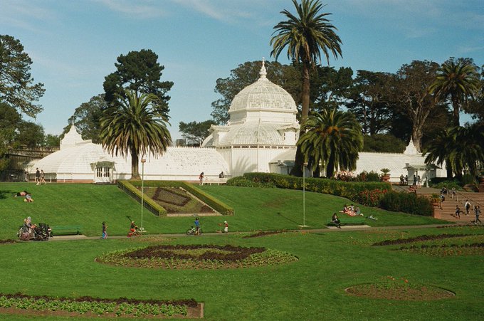 A magical palace in the middle of a sunlit park #film #nofilter https://t.co/OtwXSaiLw3<a href="/tag/nofilter"class="tags"><span>#nofilter</span></a><a href="/tag/film"class="tags"><span>#film</span></a>