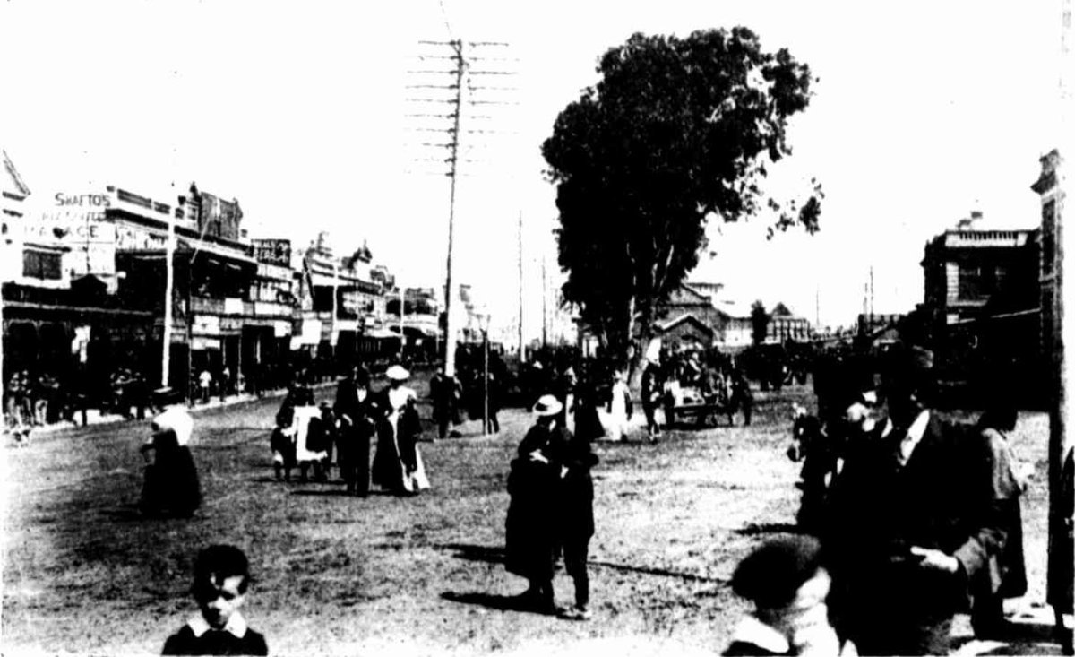 A holiday scene in #WellingtonStreet in #Perth circa 1898. Western Mail; 30 December 1898; Page 22.
