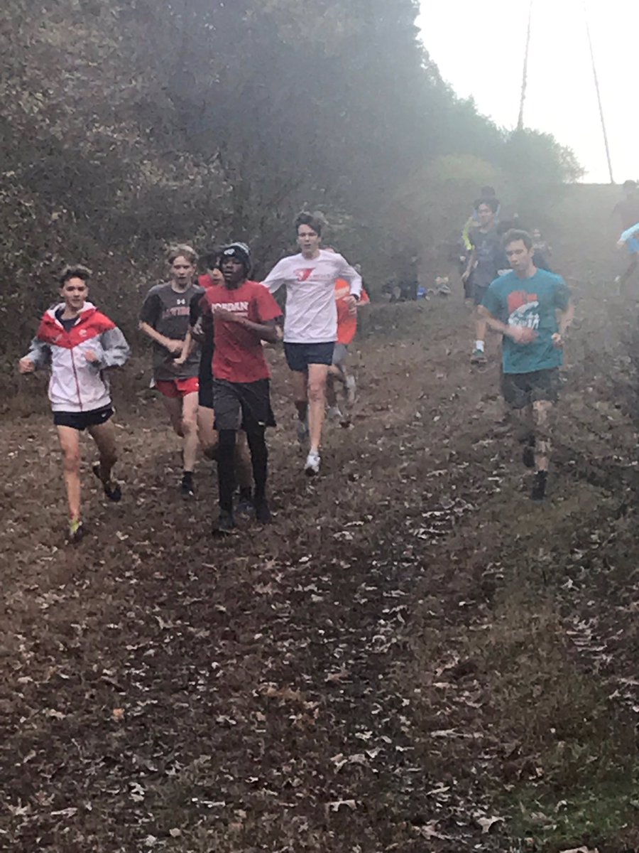 JordanRunners's tweet photo. .@JHSFalcons runners head for the hills. #WinterTrack @JordanFalcons @NCRunners @gbrosnan @bm76851 https://t.co/CXPcA5alC2